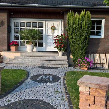 Pension An Den Weinbergen Walluf Exterior photo