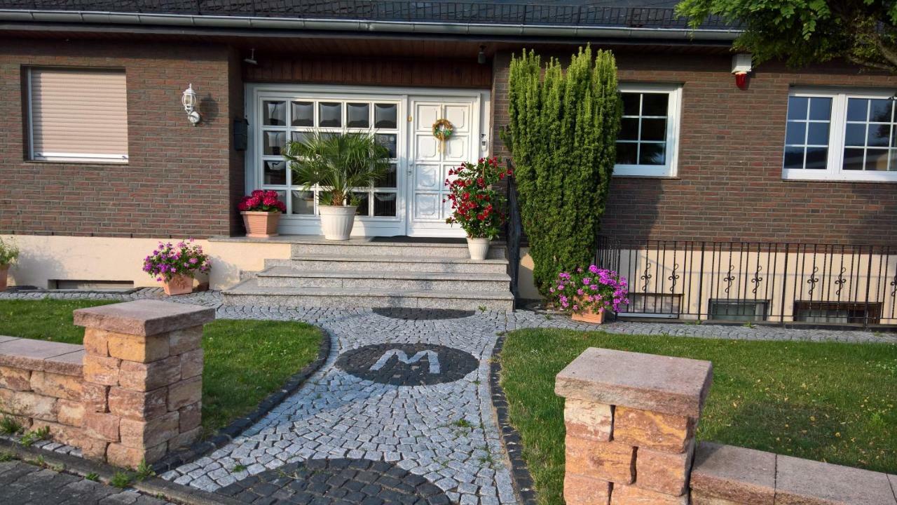Pension An Den Weinbergen Walluf Exterior photo